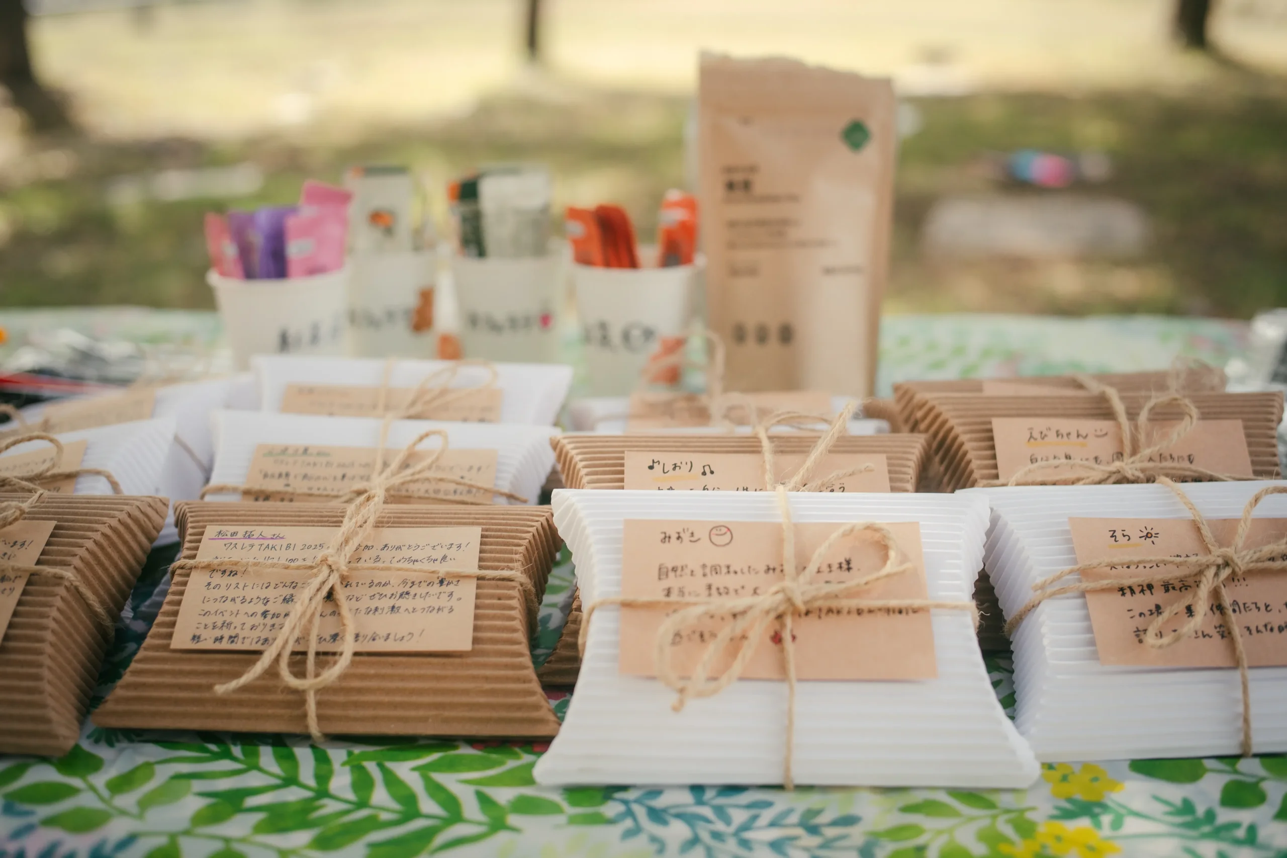 仲間と囲む食事の風景